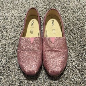 Toms size 8W pink sparkly shoes.